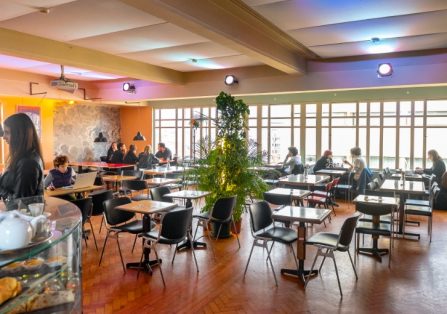 Maus Hábitos – Restaurante + Bar